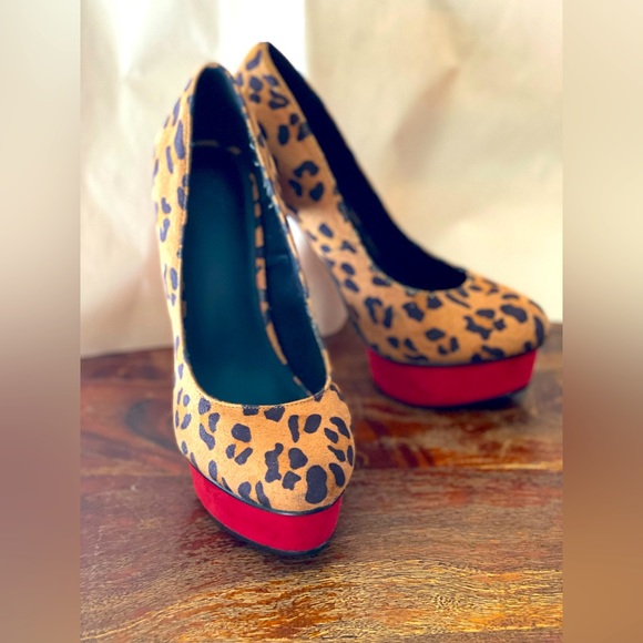 F21 LEOPARD PRINT PLATFORM CLOSED TOE HEELS - Picture 1 of 6